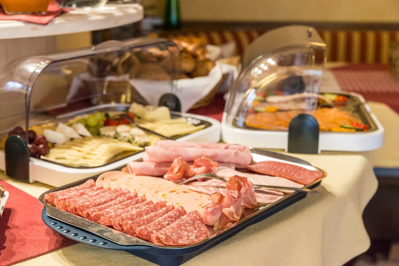 Ferienhotel Hahn Garni ルーポルディング エクステリア 写真